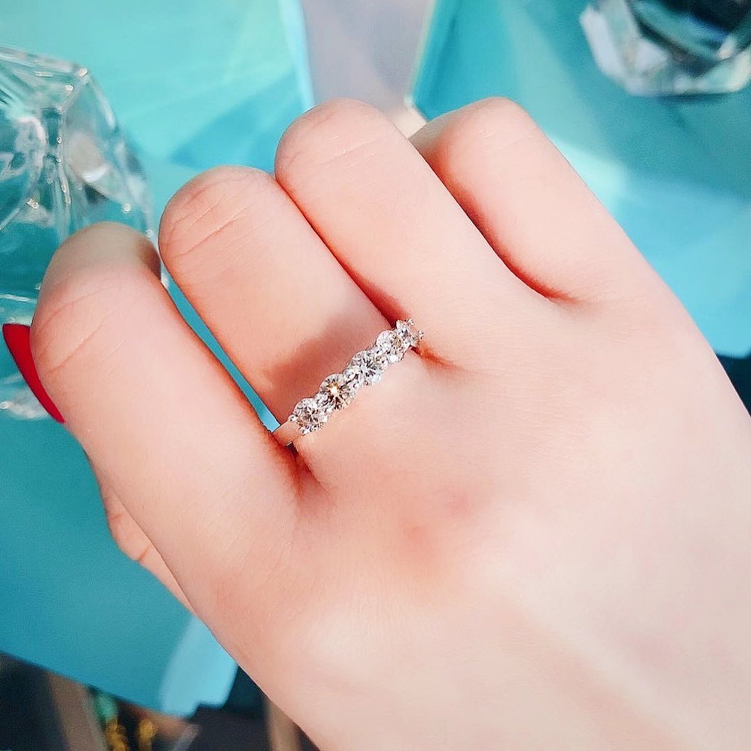 Sparkle One Carat Line Ring